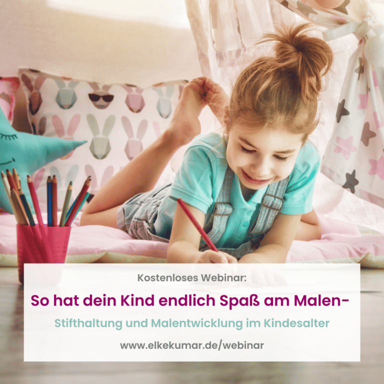 Bild zeigt ein Kind in Bauchlage, das malt